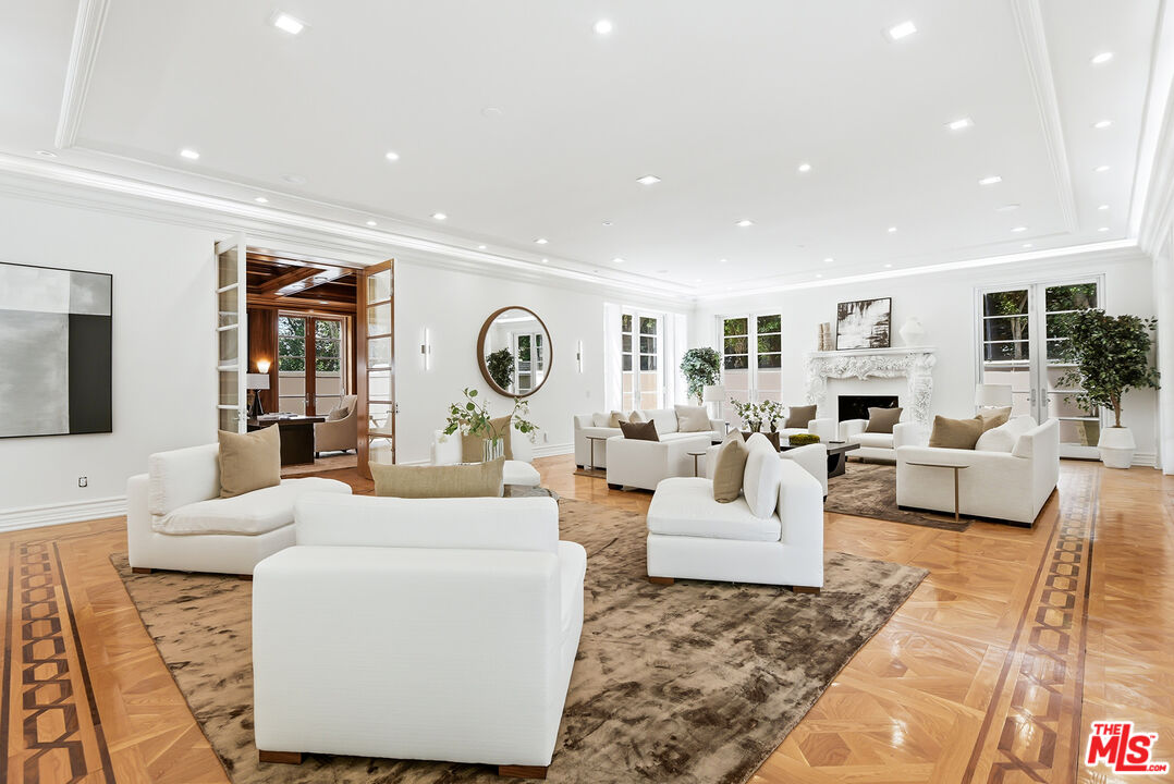 407 Robert Ln