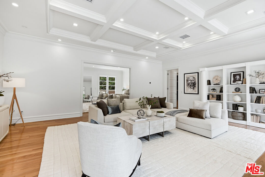 407 Robert Ln