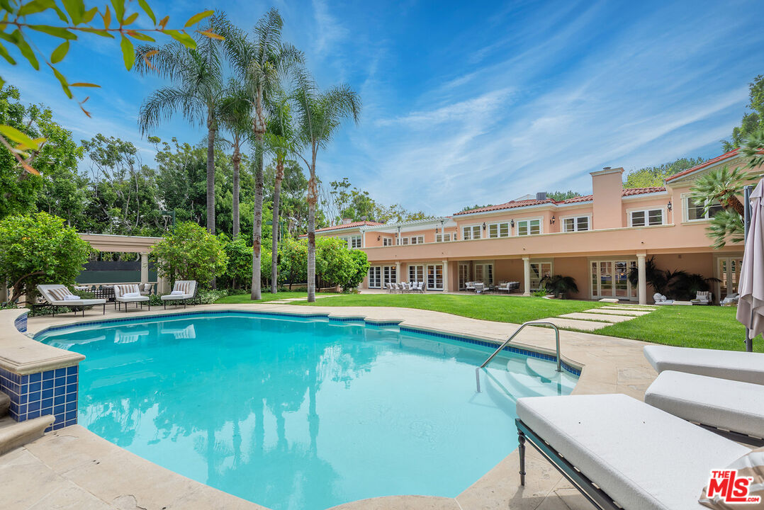 407 Robert Ln