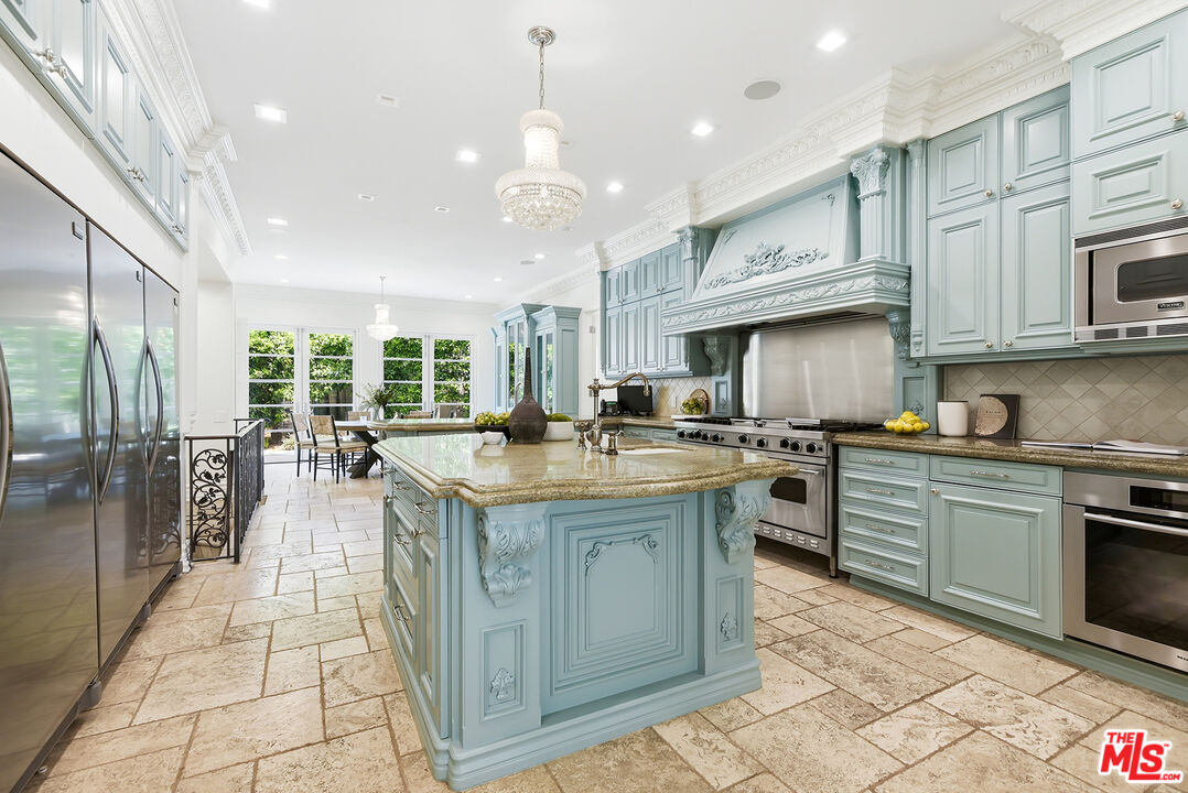 407 Robert Ln