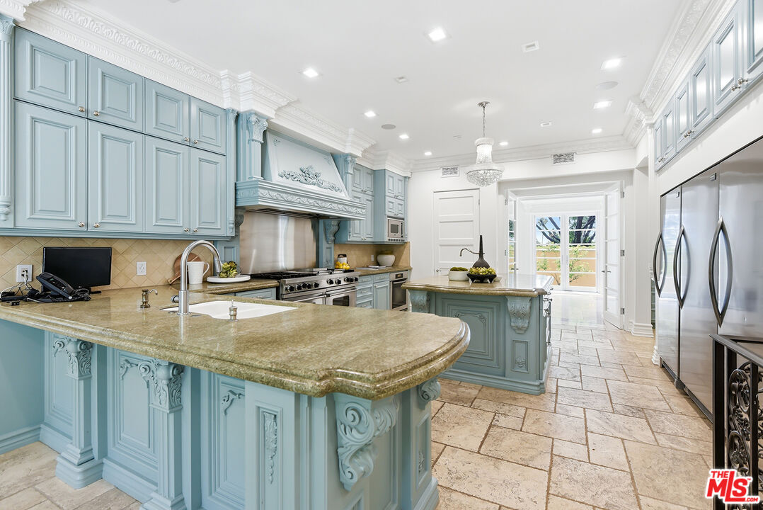 407 Robert Ln