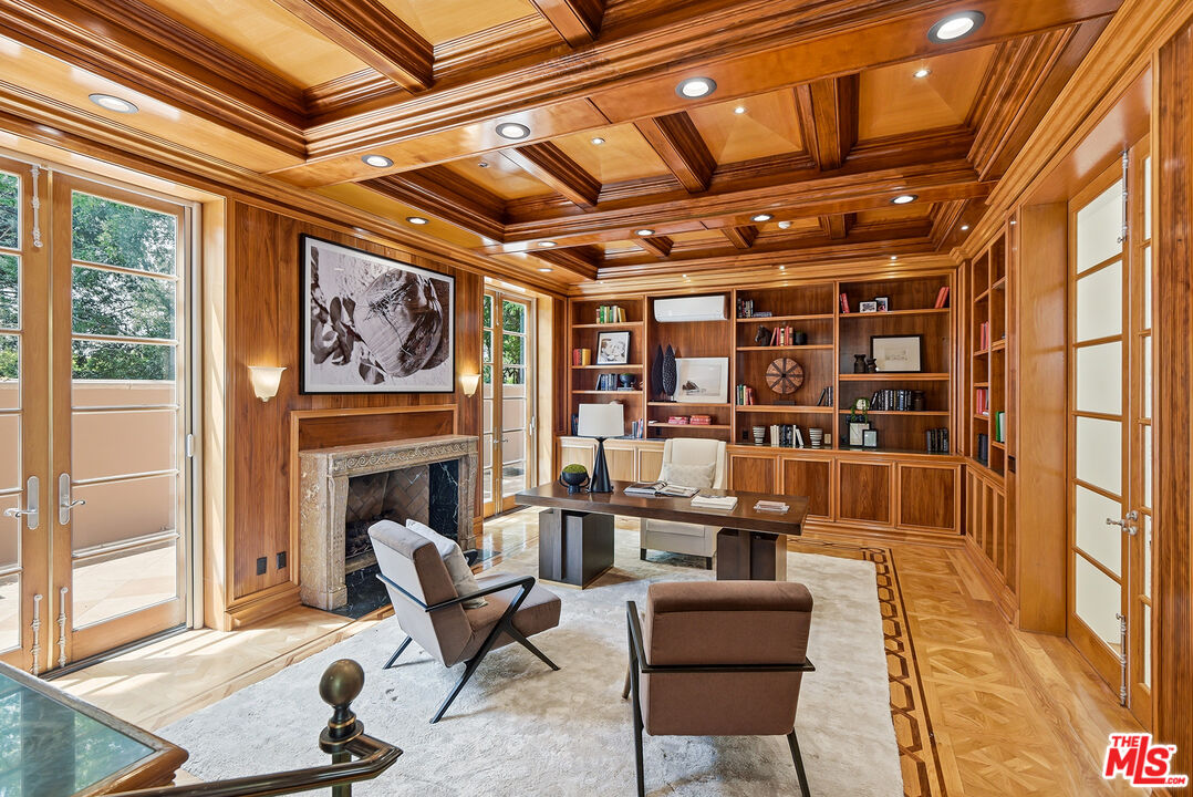 407 Robert Ln