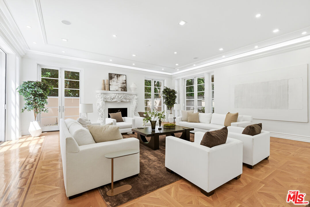 407 Robert Ln