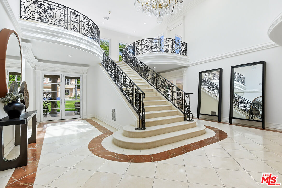 407 Robert Ln
