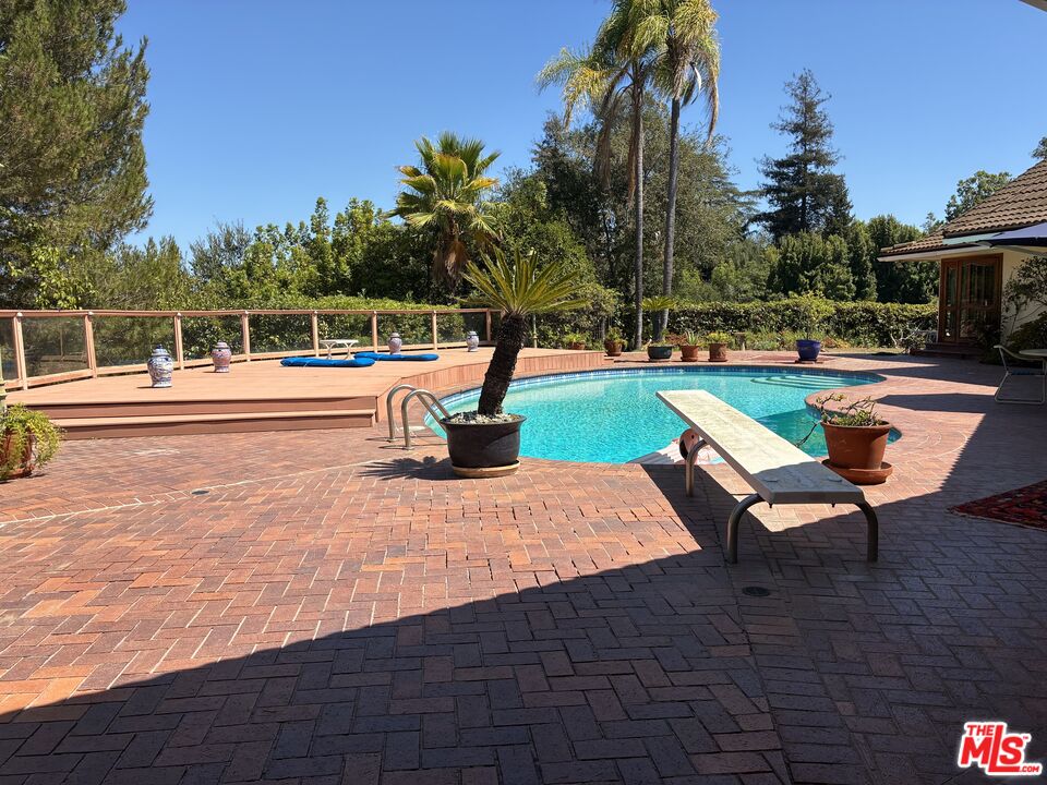 1043 Maybrook Dr