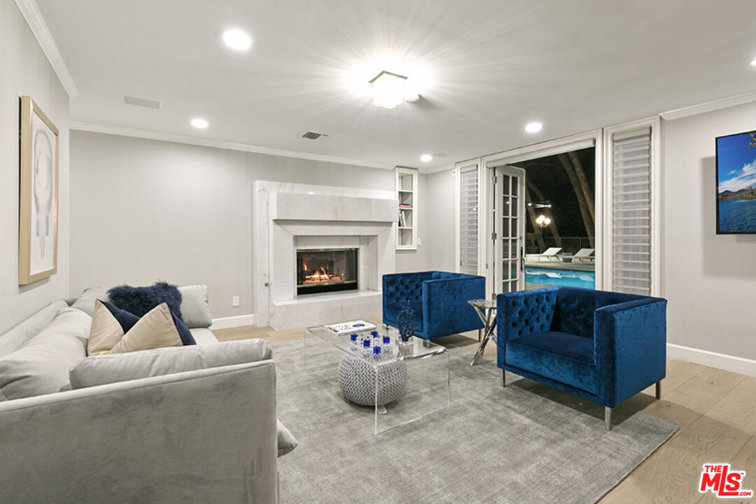 505 EVELYN PL