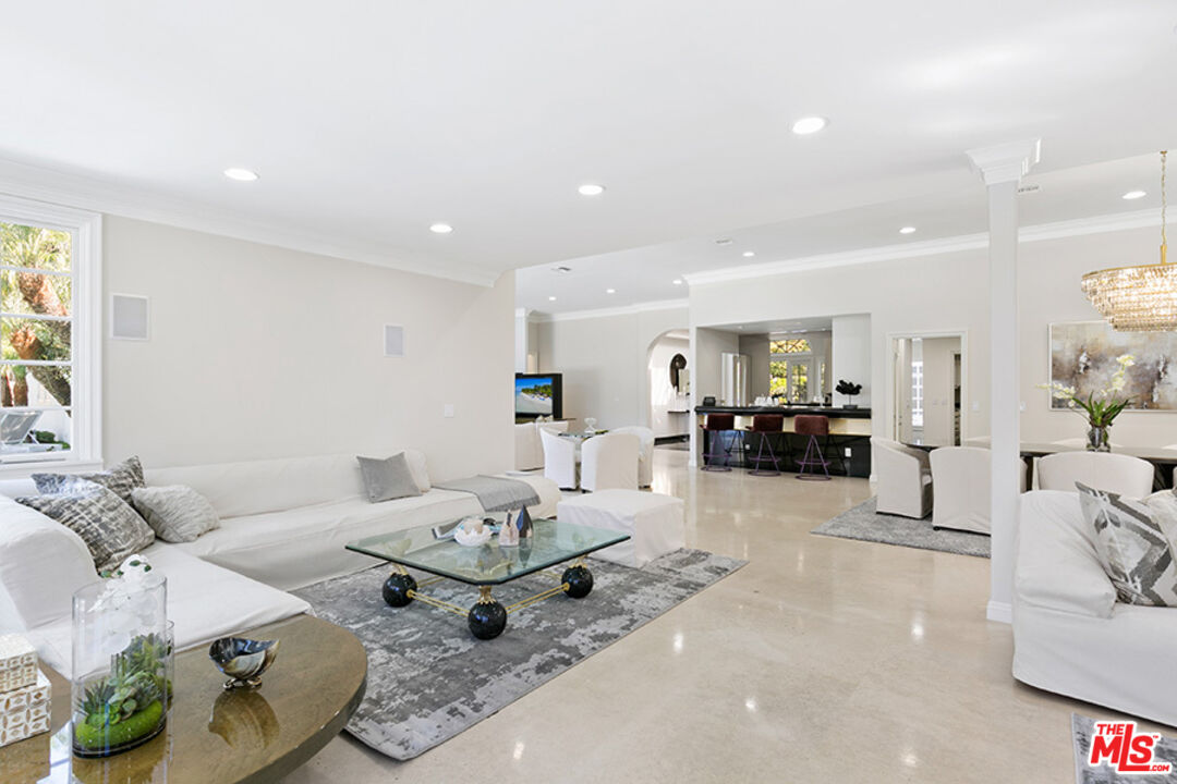 505 EVELYN PL