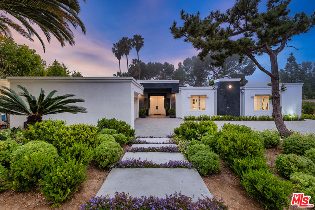 505 EVELYN PL