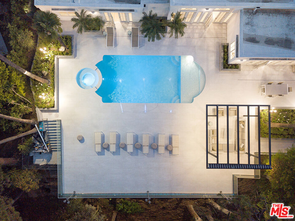 505 EVELYN PL