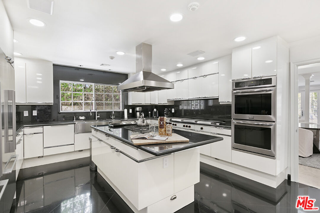505 EVELYN PL