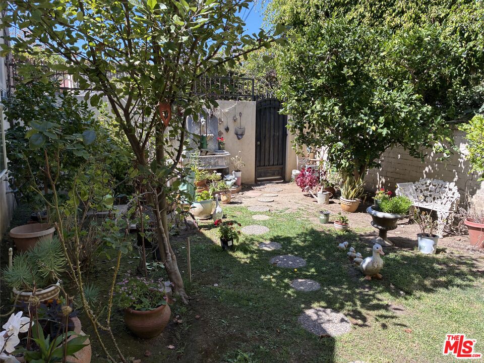 341 S Palm Dr Unit: Guesthouse