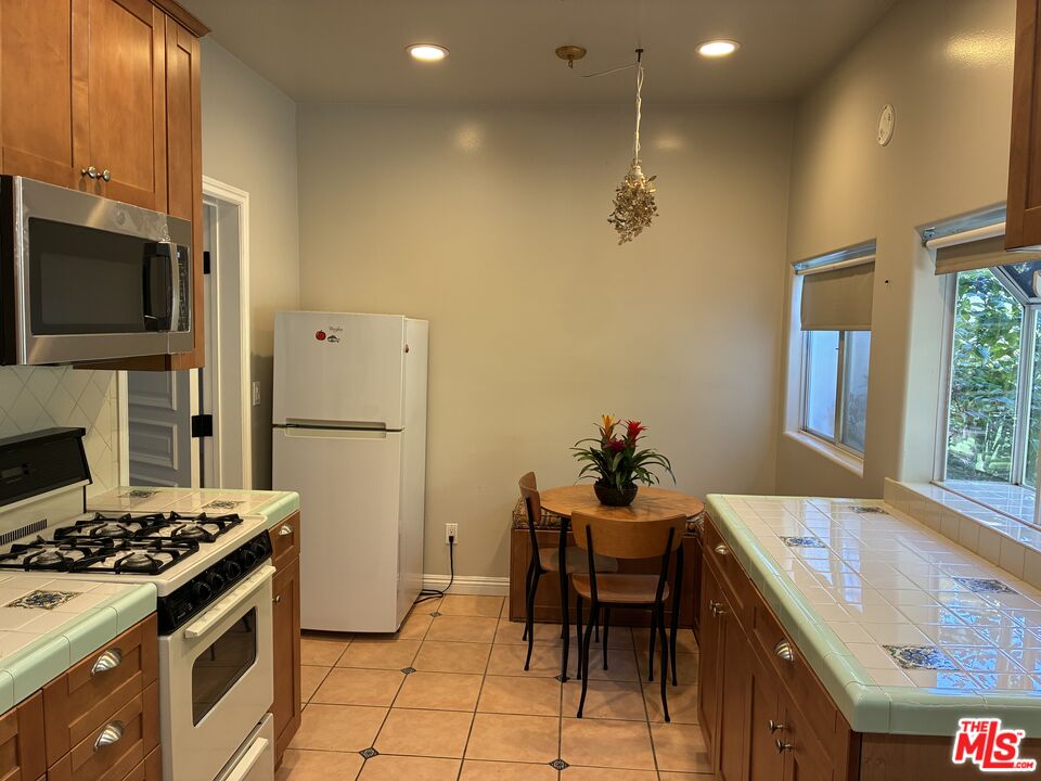 341 S Palm Dr Unit: Guesthouse