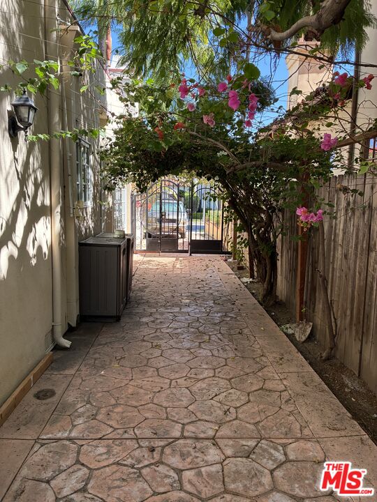 341 S Palm Dr Unit: Guesthouse