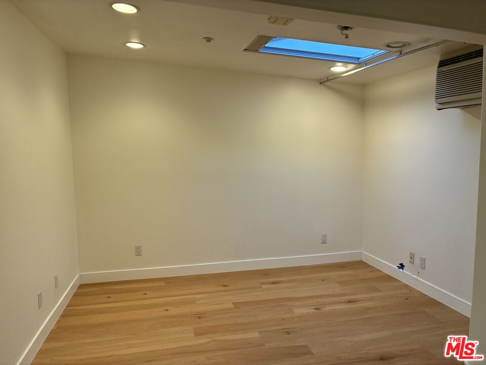 341 S Palm Dr Unit: Guesthouse