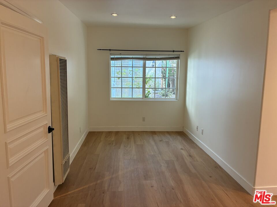 341 S Palm Dr Unit: Guesthouse