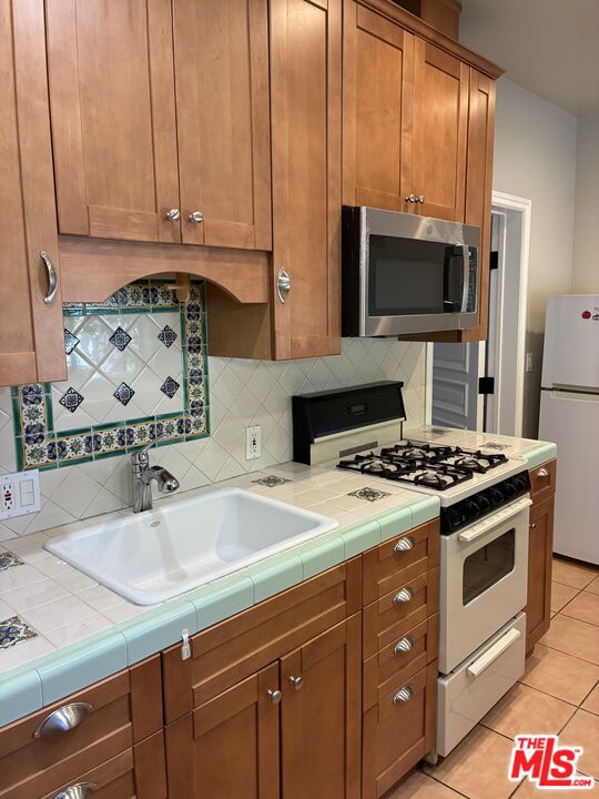 341 S Palm Dr Unit: Guesthouse