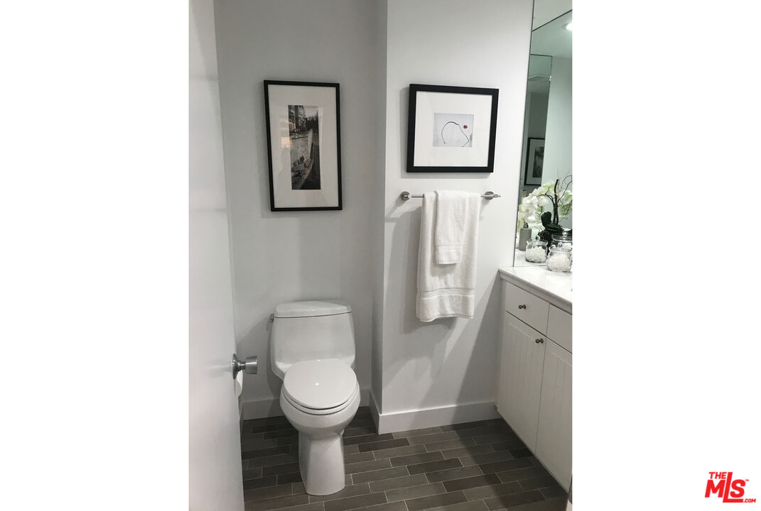 1865 GREENFIELD AVE Unit: 102