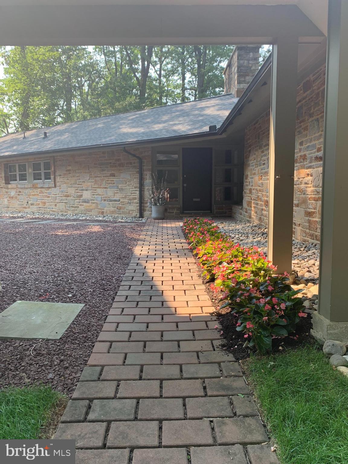 9 WOOD ROAD