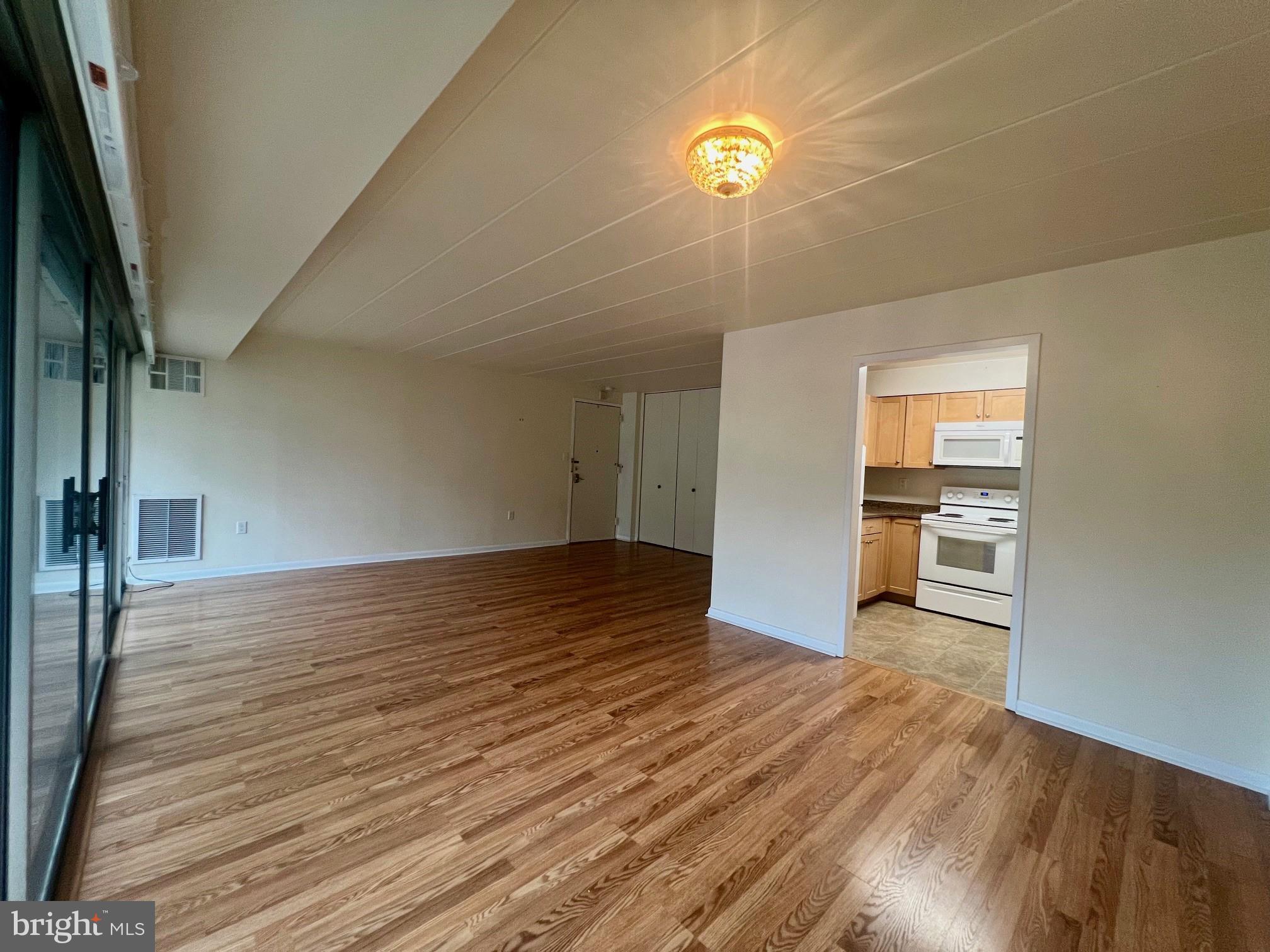 2302 RIDDLE AVENUE B307