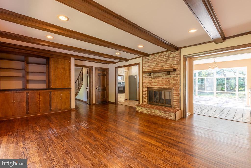 1003 WARWICK LANE