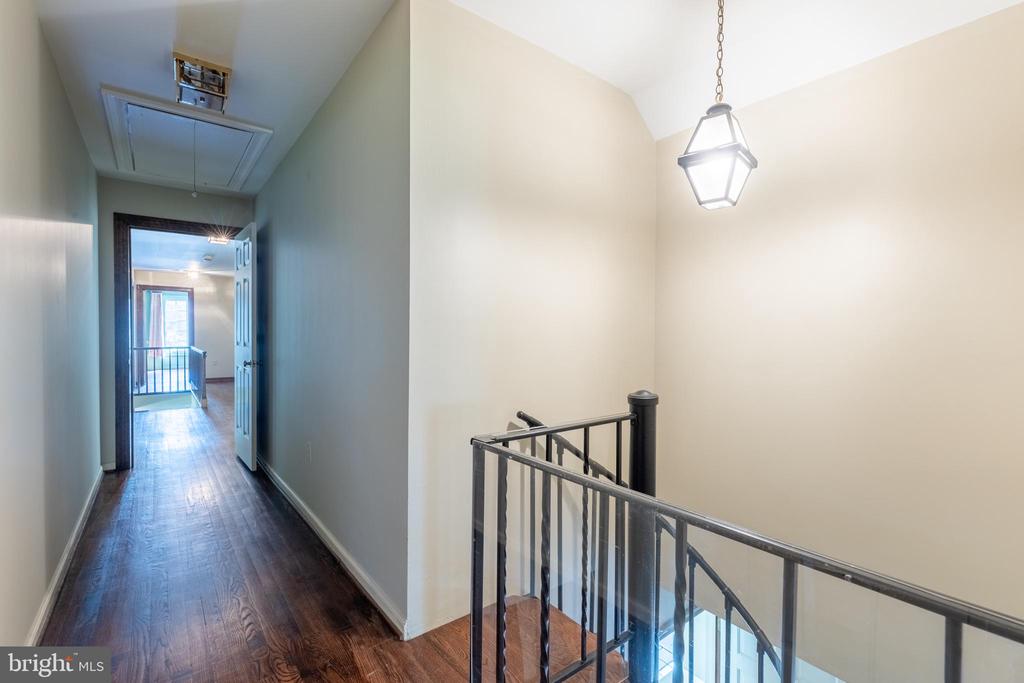 1003 WARWICK LANE