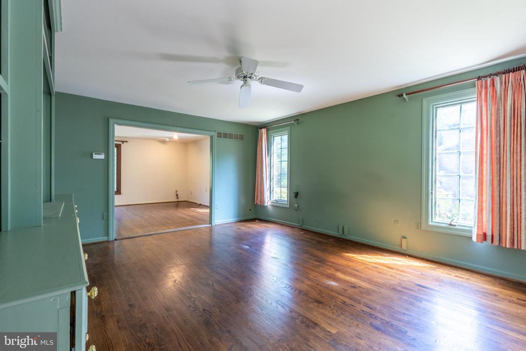 1003 WARWICK LANE