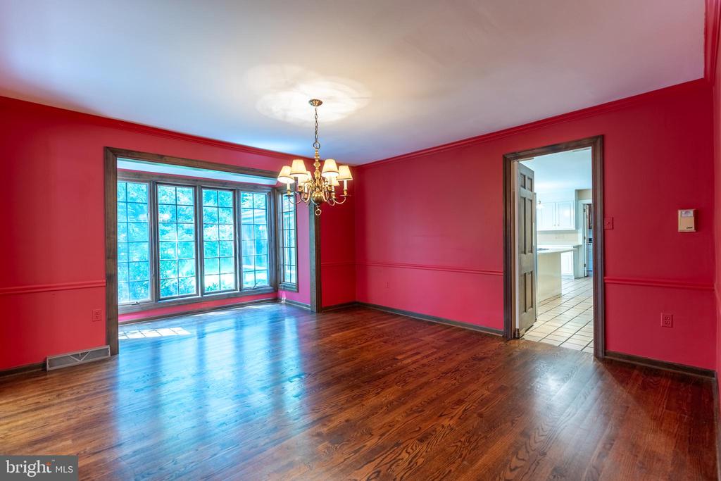 1003 WARWICK LANE