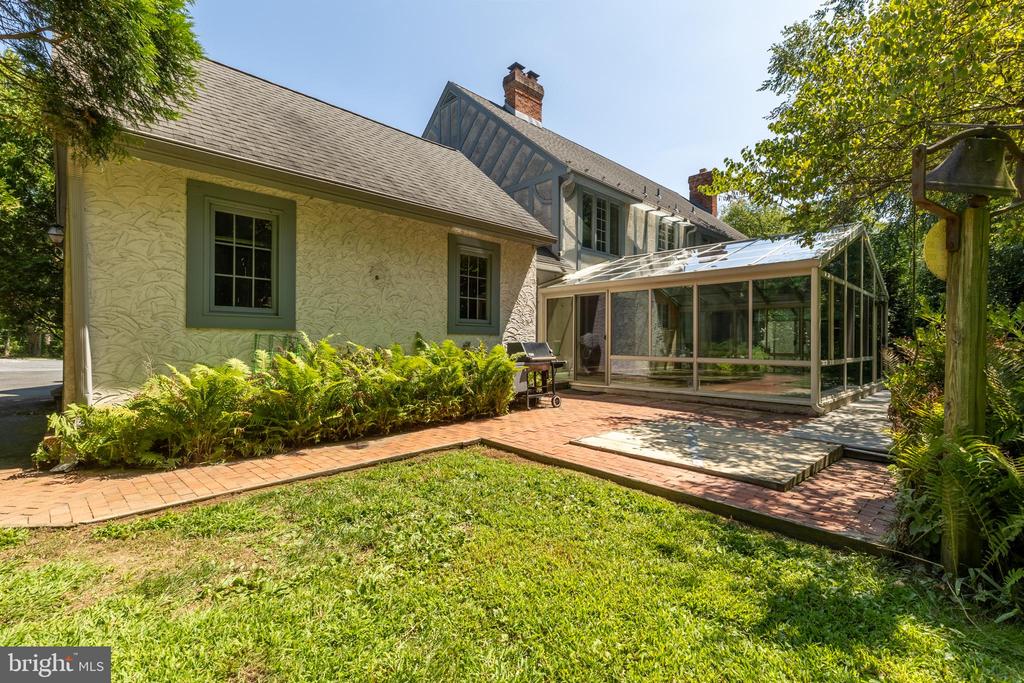 1003 WARWICK LANE