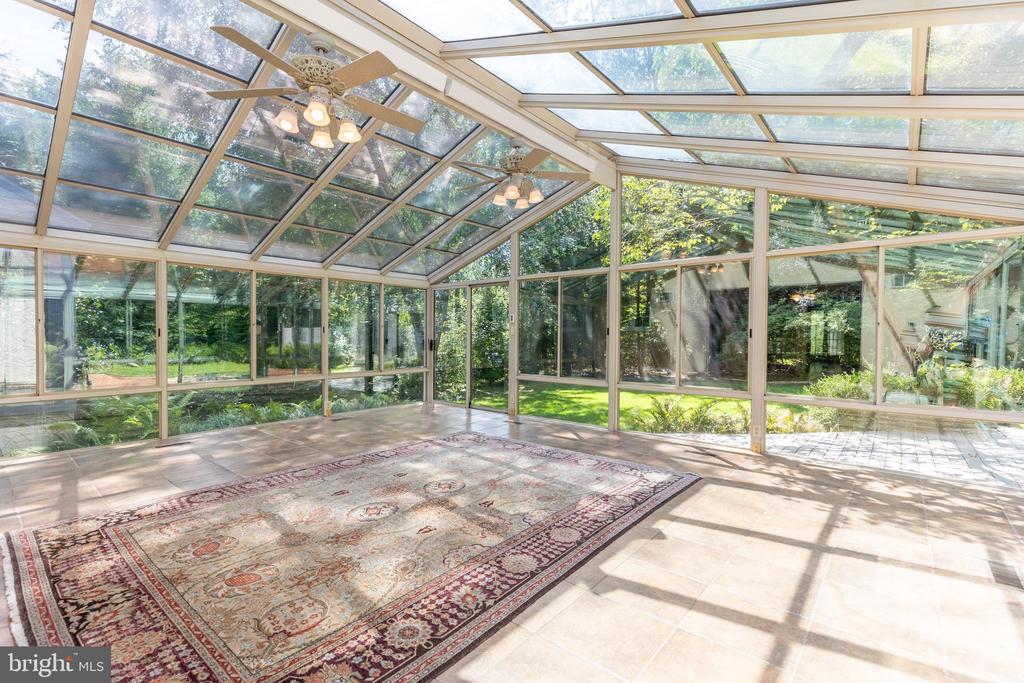 1003 WARWICK LANE