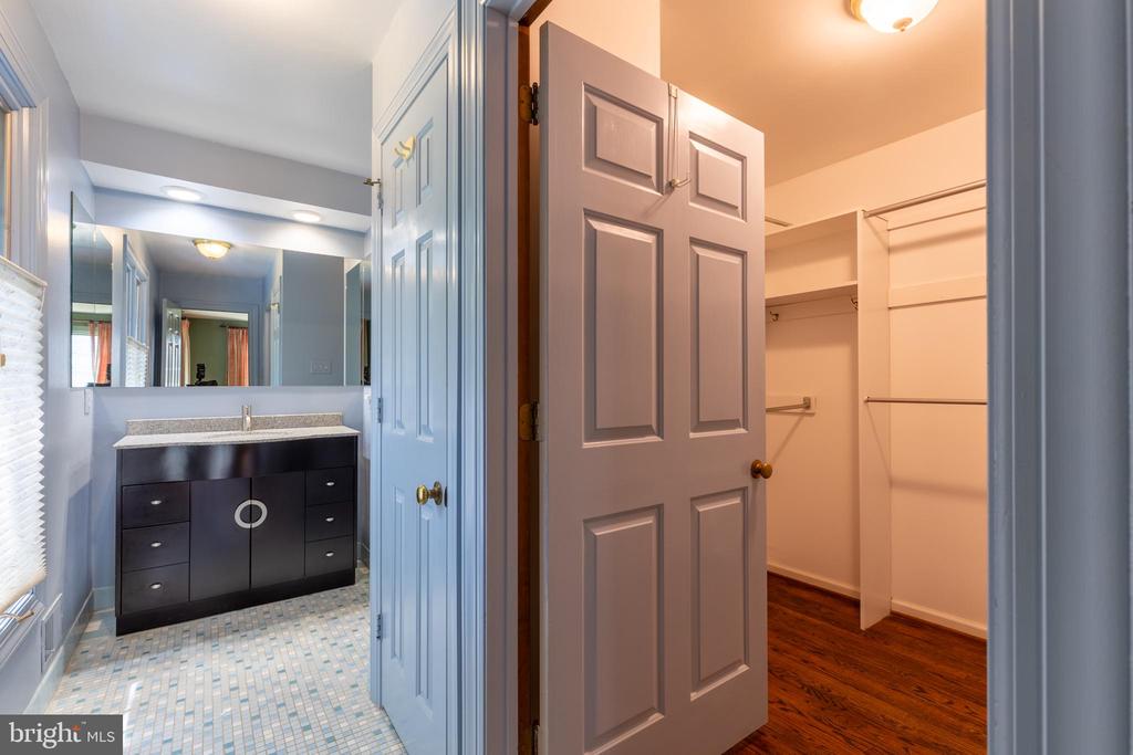 1003 WARWICK LANE