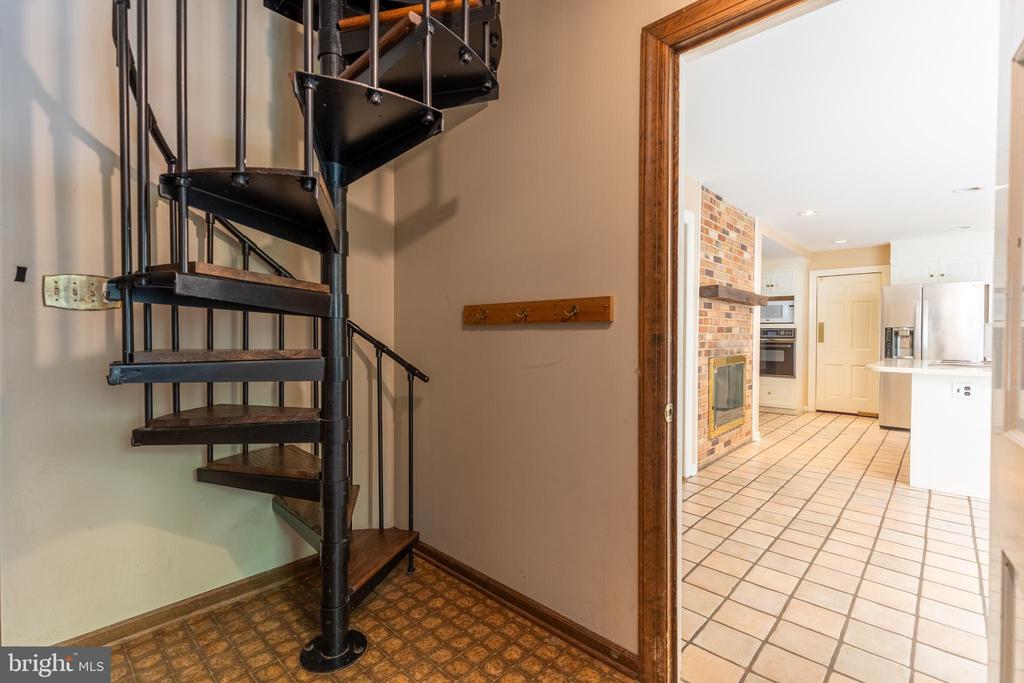1003 WARWICK LANE