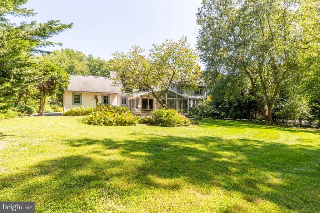 1003 WARWICK LANE