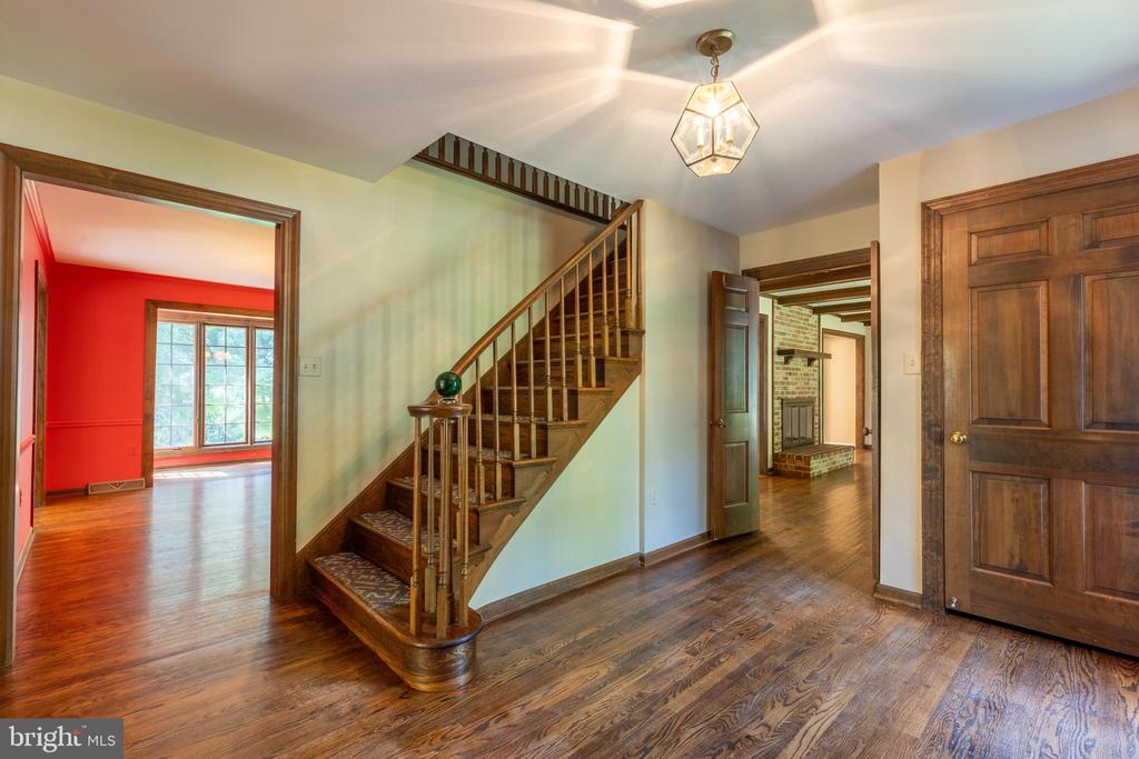1003 WARWICK LANE