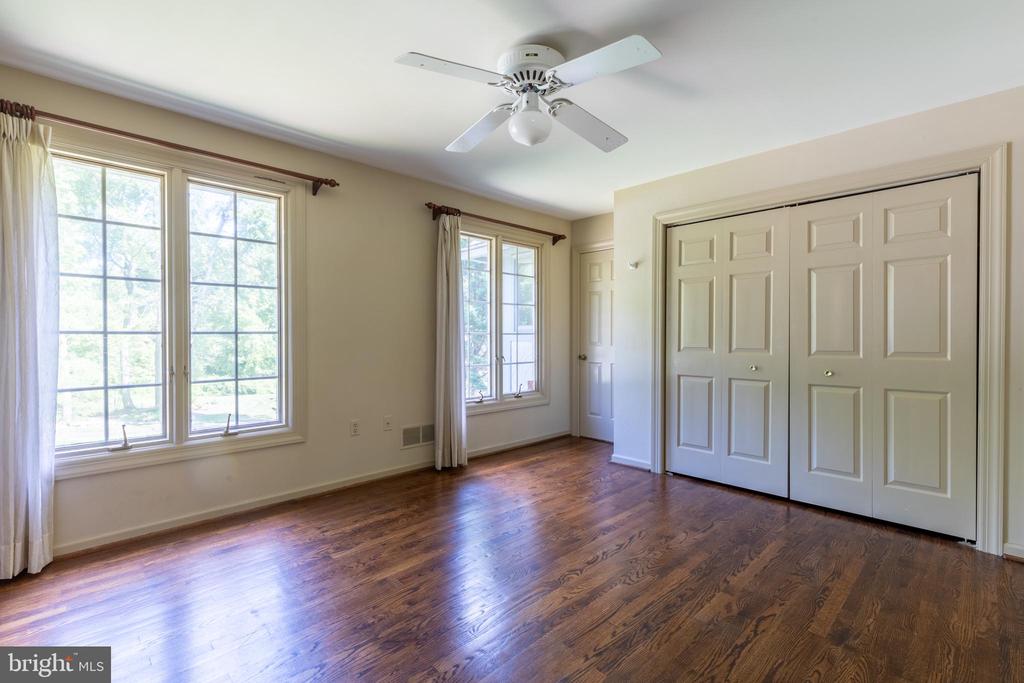 1003 WARWICK LANE