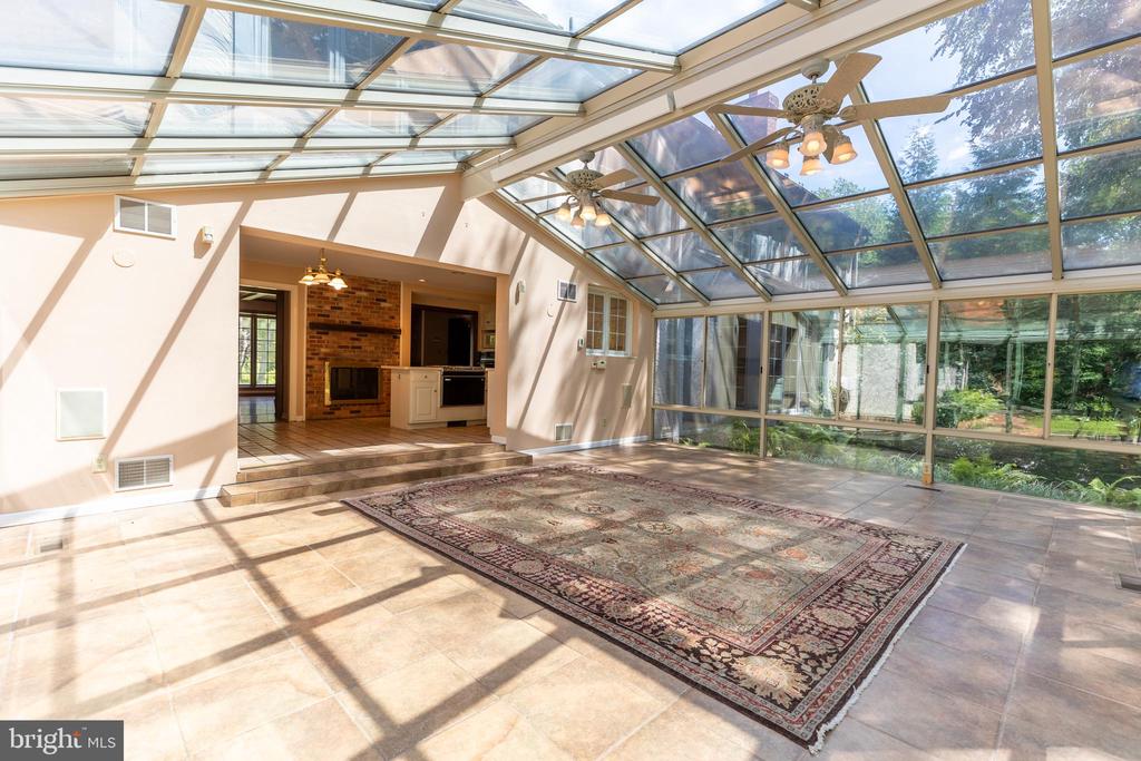 1003 WARWICK LANE