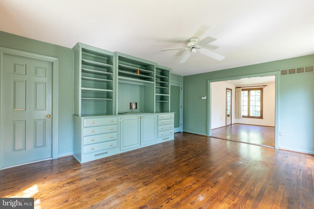 1003 WARWICK LANE