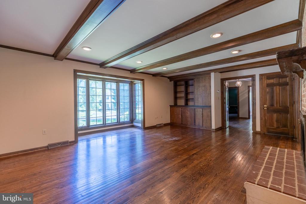 1003 WARWICK LANE