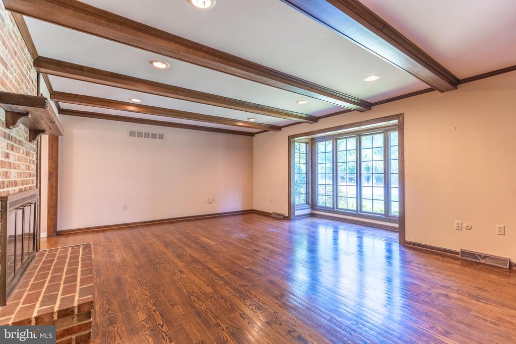 1003 WARWICK LANE
