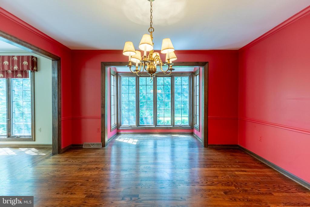 1003 WARWICK LANE