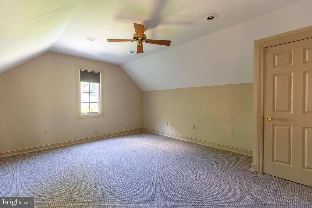1003 WARWICK LANE