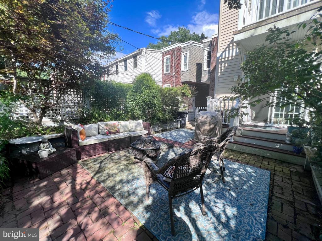 1407 N GRANT AVENUE