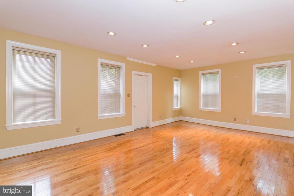 1305 W 13TH STREET 2