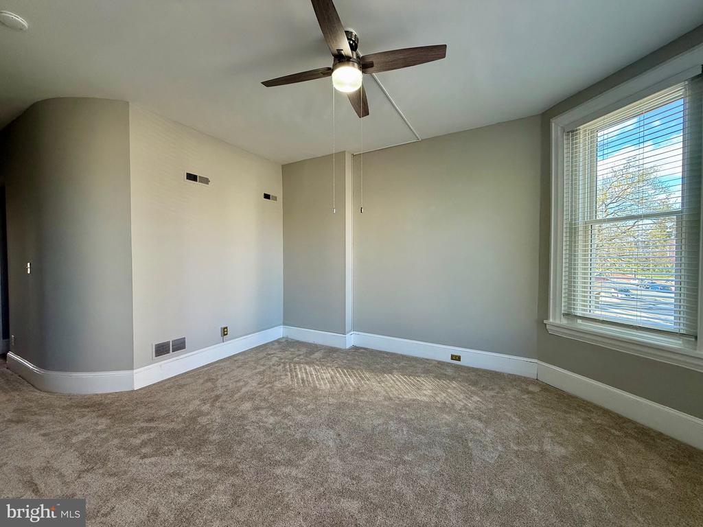 1304 DELAWARE AVENUE 6