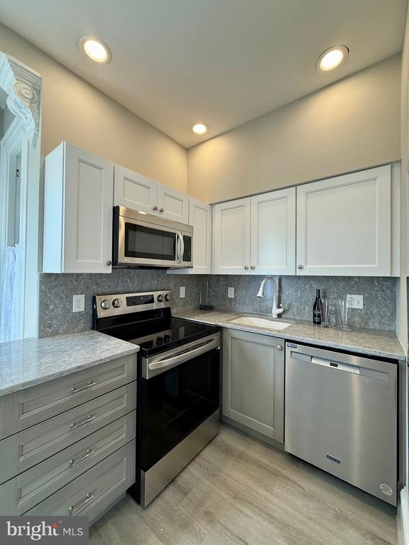 1304 DELAWARE AVENUE 6