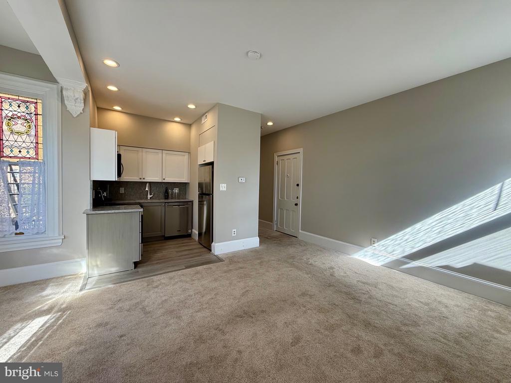 1304 DELAWARE AVENUE 6