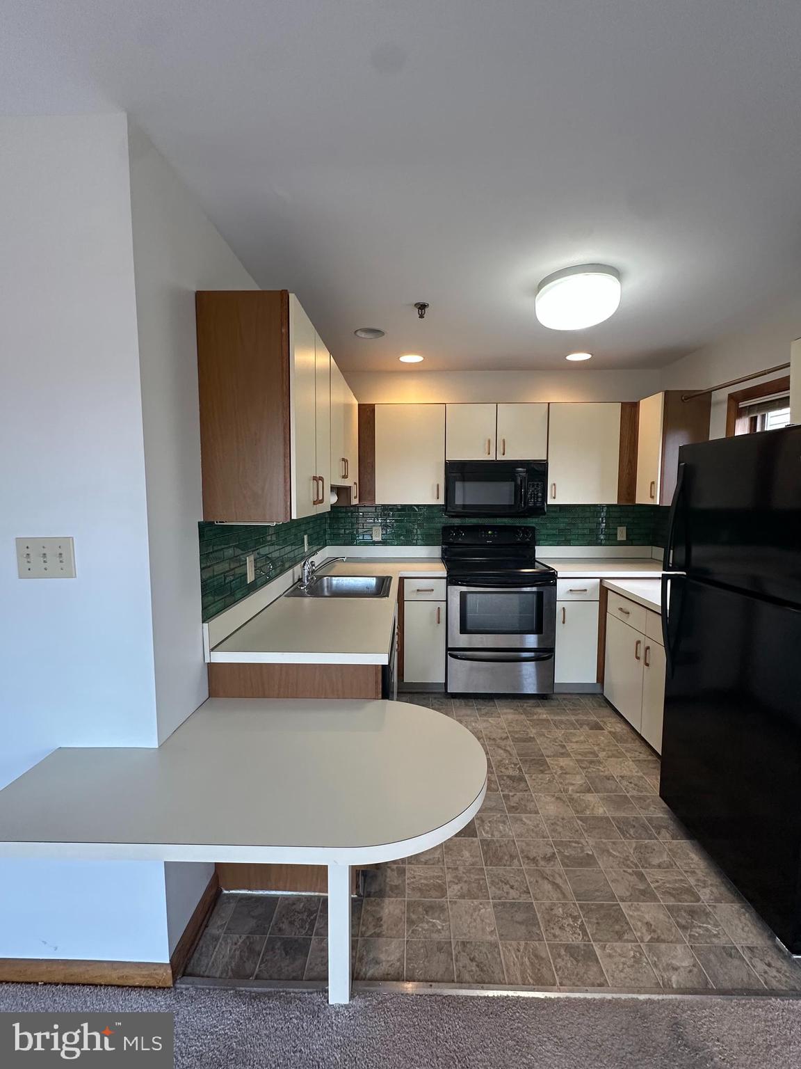 1306 RIVERVIEW AVENUE 7
