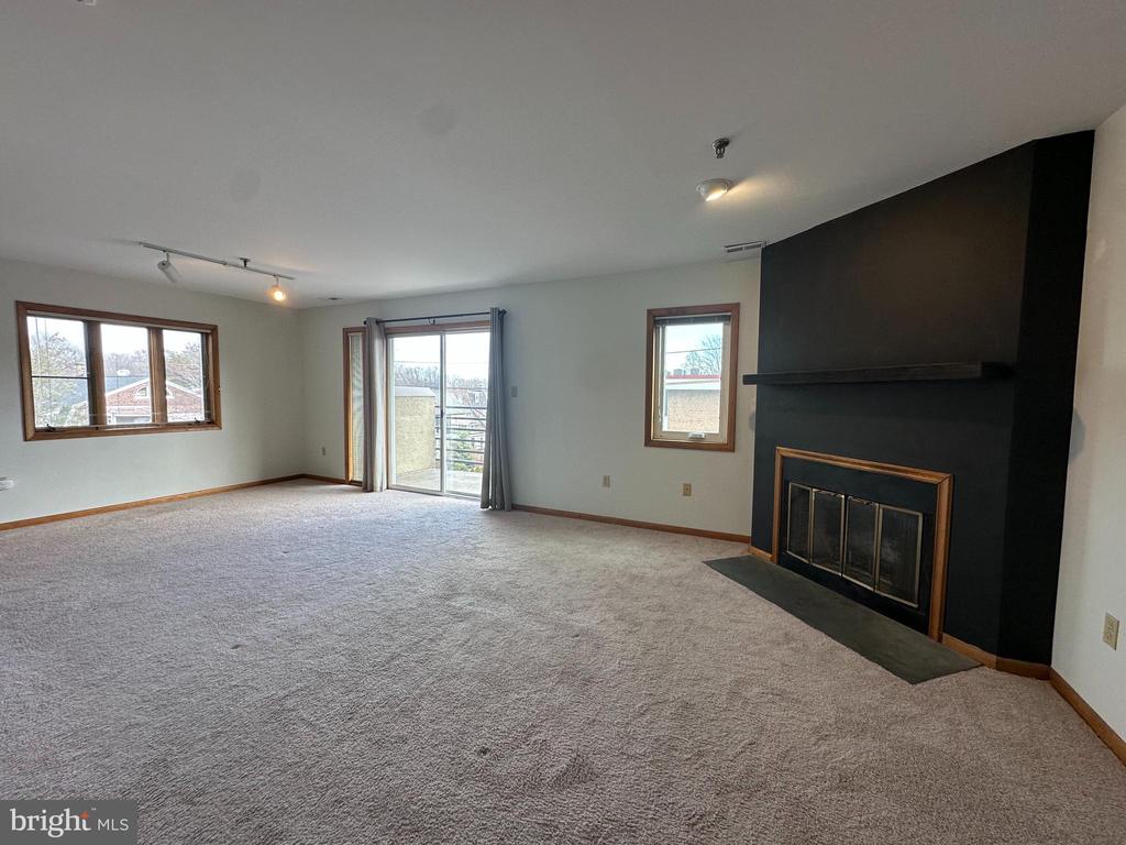 1306 RIVERVIEW AVENUE 7