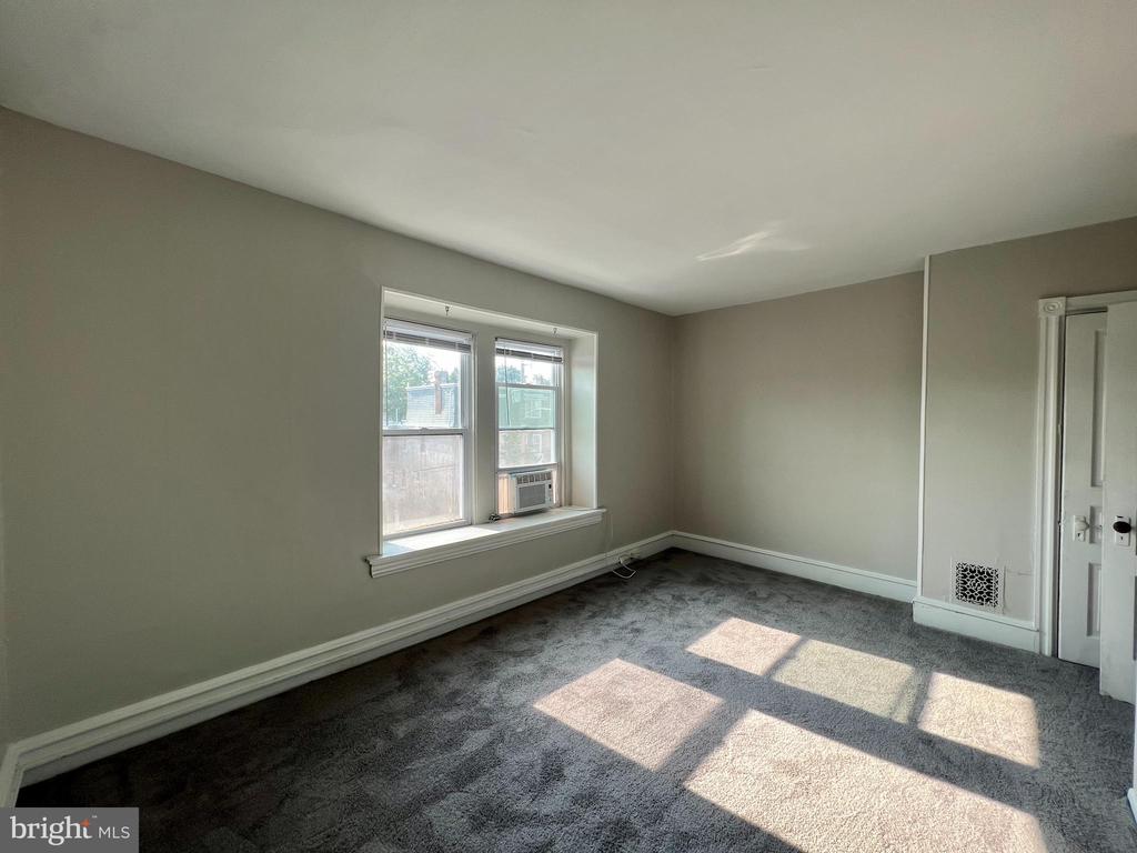 1323 N DUPONT STREET B