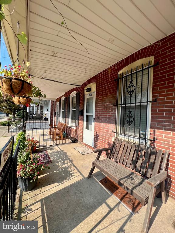 1323 N DUPONT STREET B
