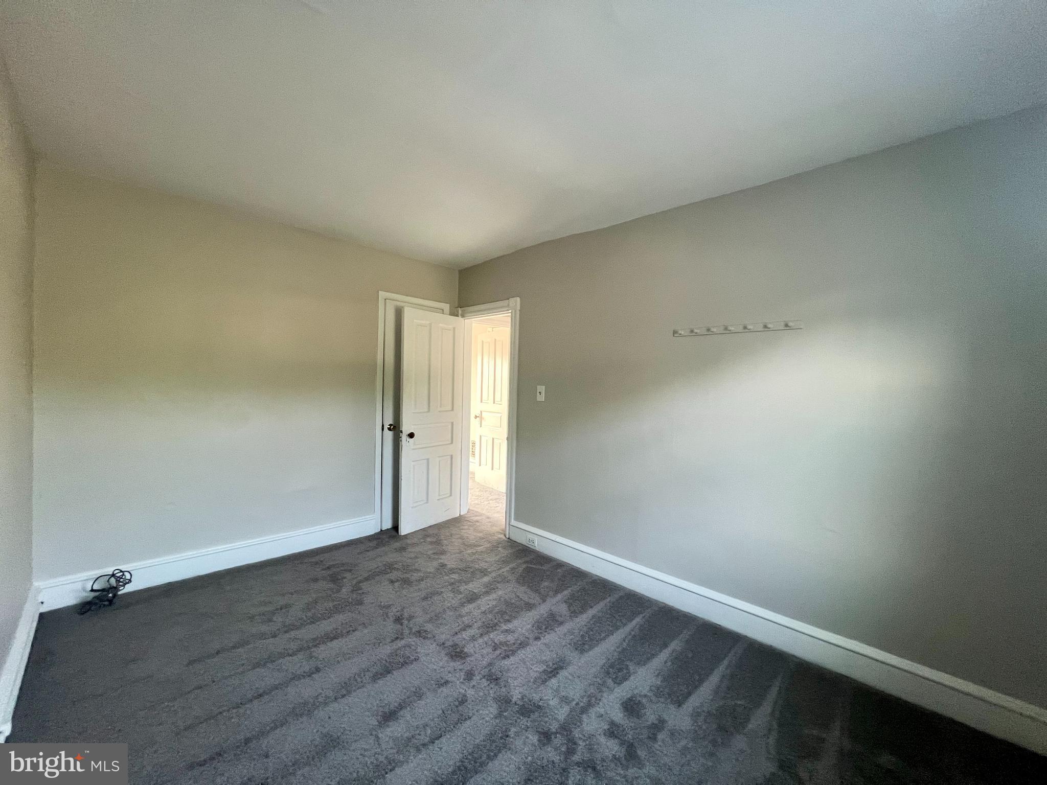 1323 N DUPONT STREET B
